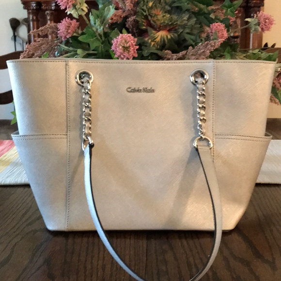 Calvin Klein Handbags - Calvin Klein purse